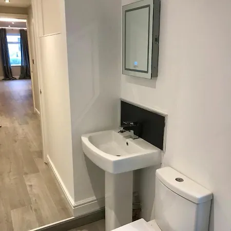 Centre Stylish 1 Bed Flat Διαμέρισμα *